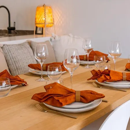 Apartamento Luxurious Renovated On Location In *