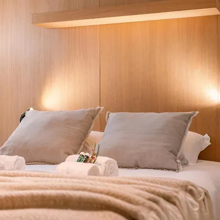 Luxurious Renovated On Location In Apartamento *